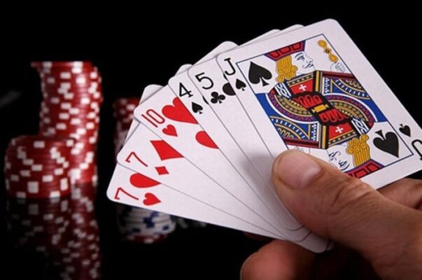 Điềm lành hay điềm dữ khi bạn mơ đánh bài, đánh con số mấy cho đẹp?